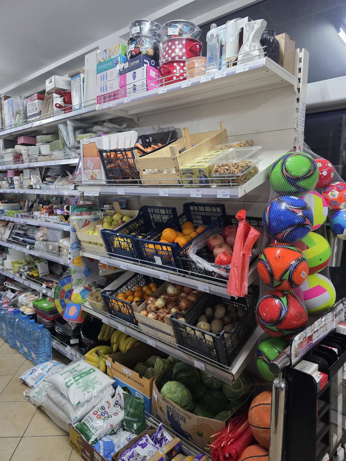 Voće i povrće — fotografija iz našeg marketa